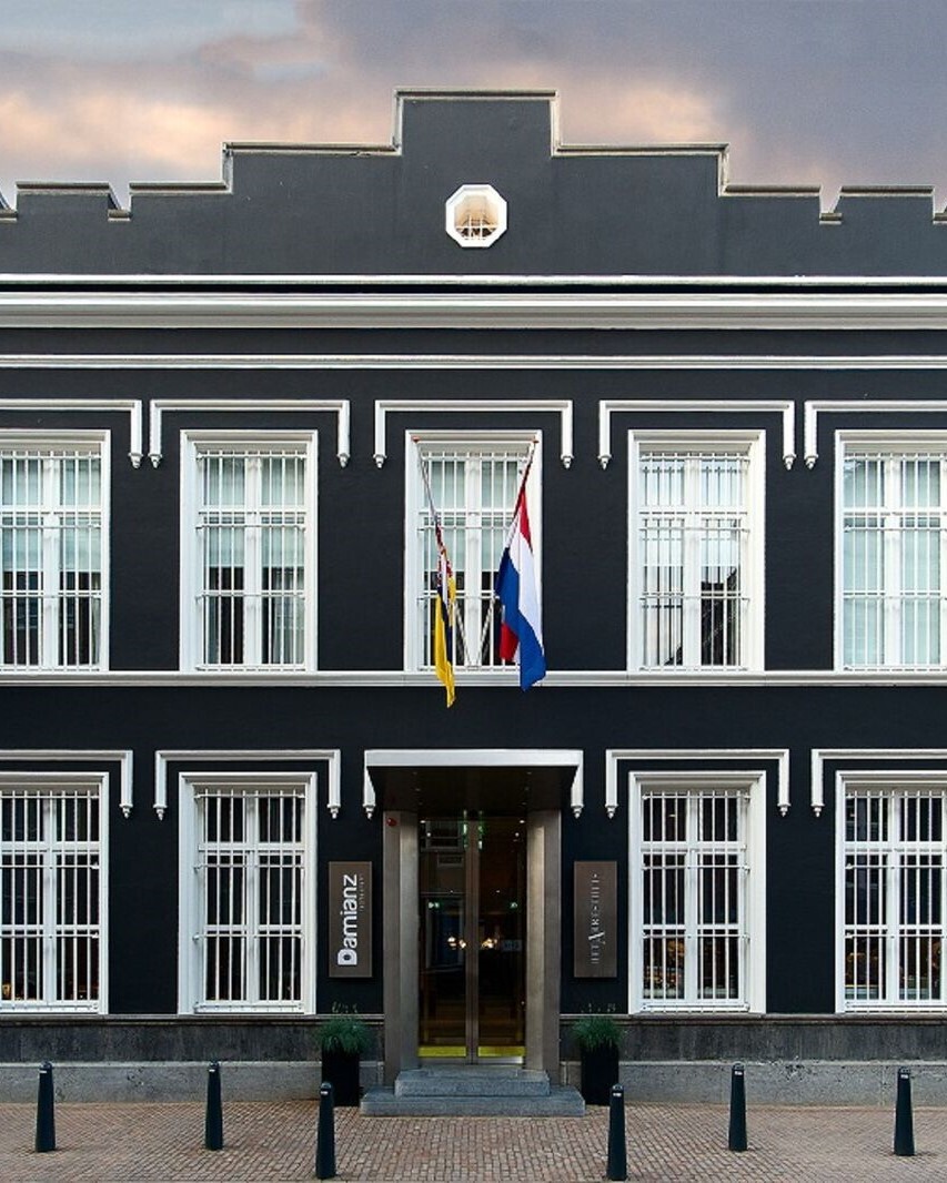 Voorzijde hotel het Arresthuis